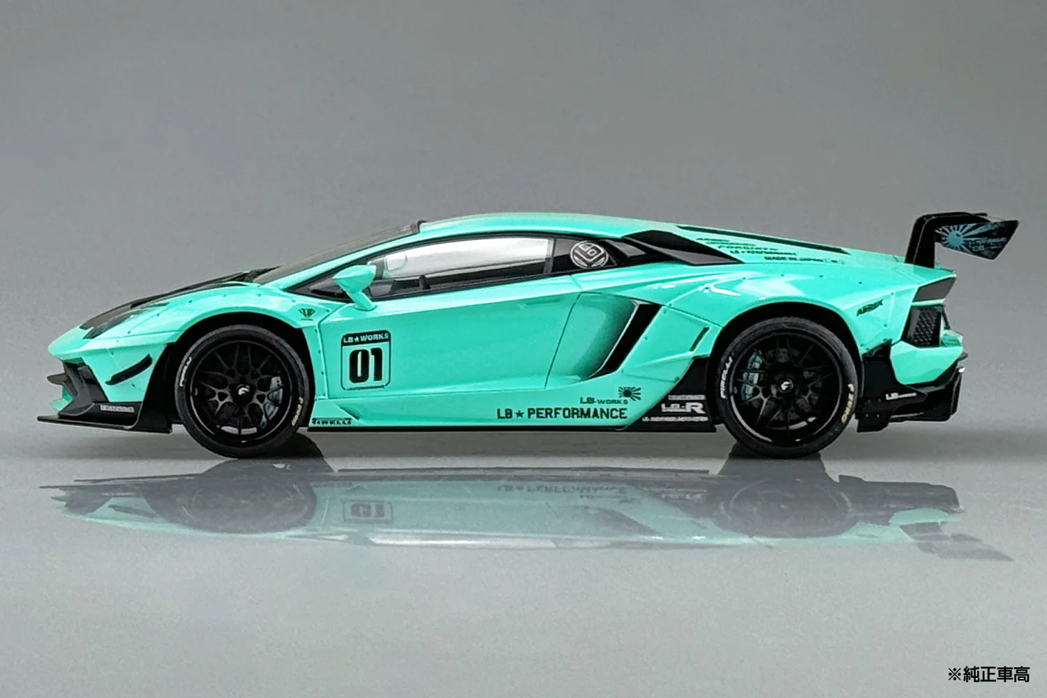 Aoshima LB-WORKS 1/24 Lamborghini Aventador Limited Edition Ver.2 - Image 2